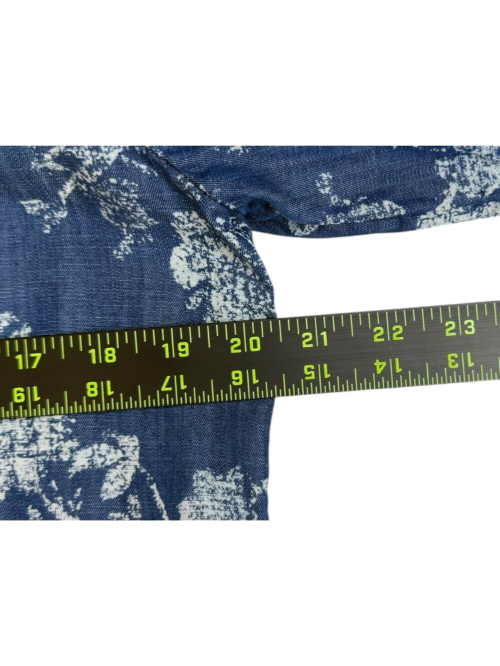 Chico's Blue Chambray Floral Embroidered Blouse Size M K0852 - Picture 9 of 10